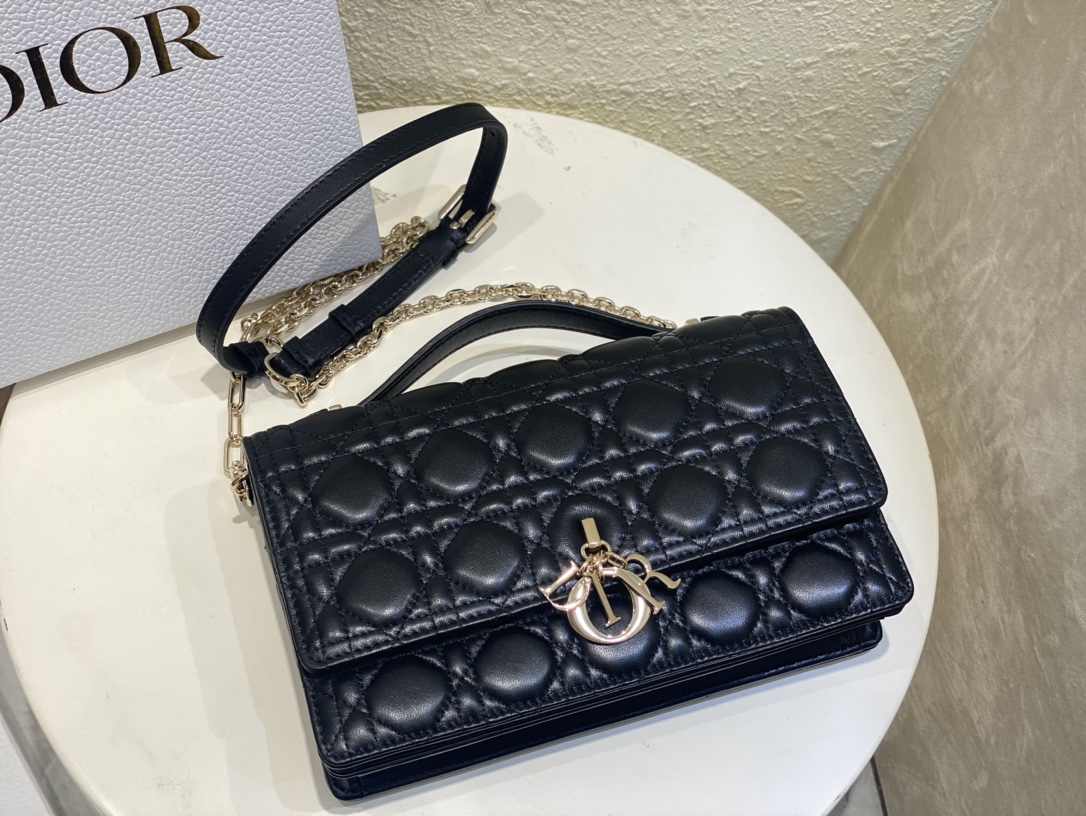 miss D*or top handle bag
