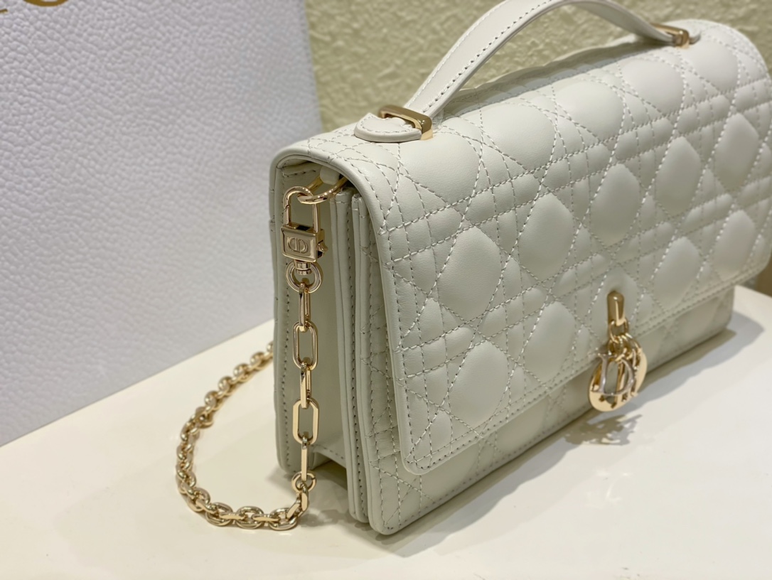 miss D*or top handle bag