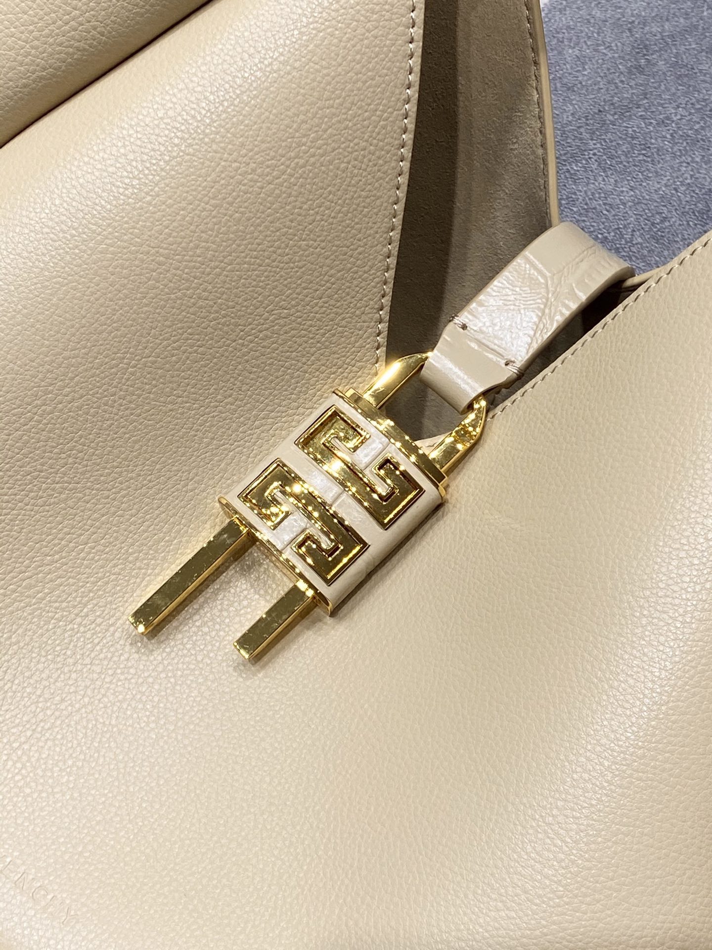 Givenchy G-Hobo  Medium