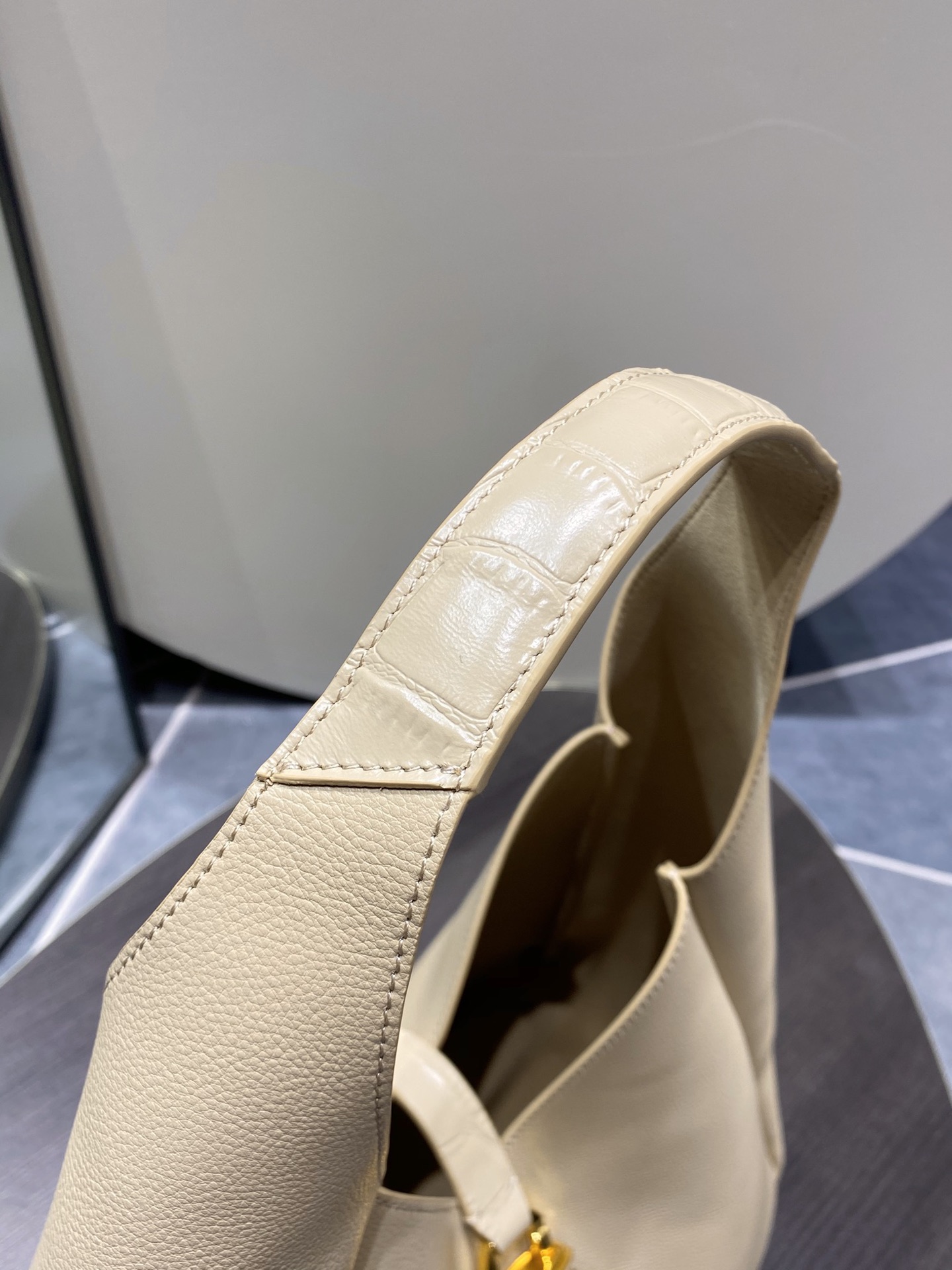 Givenchy G-Hobo  Medium