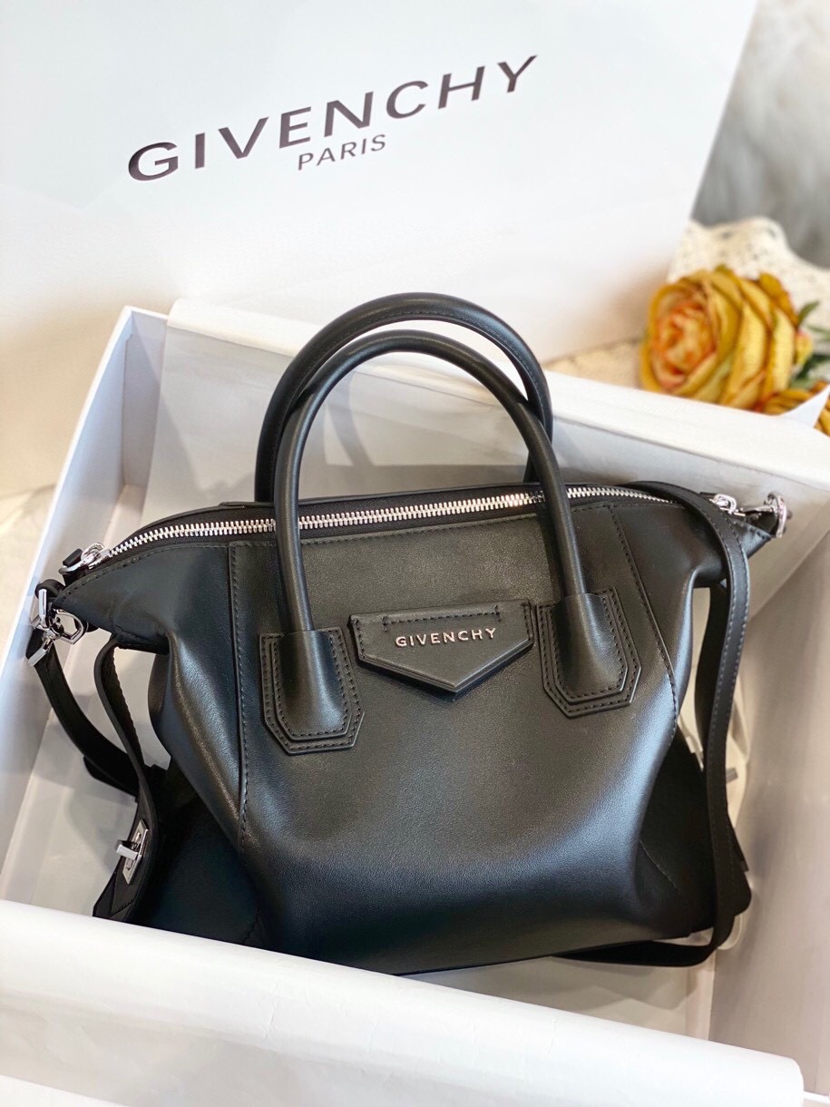 Givenchy Antigona Soft