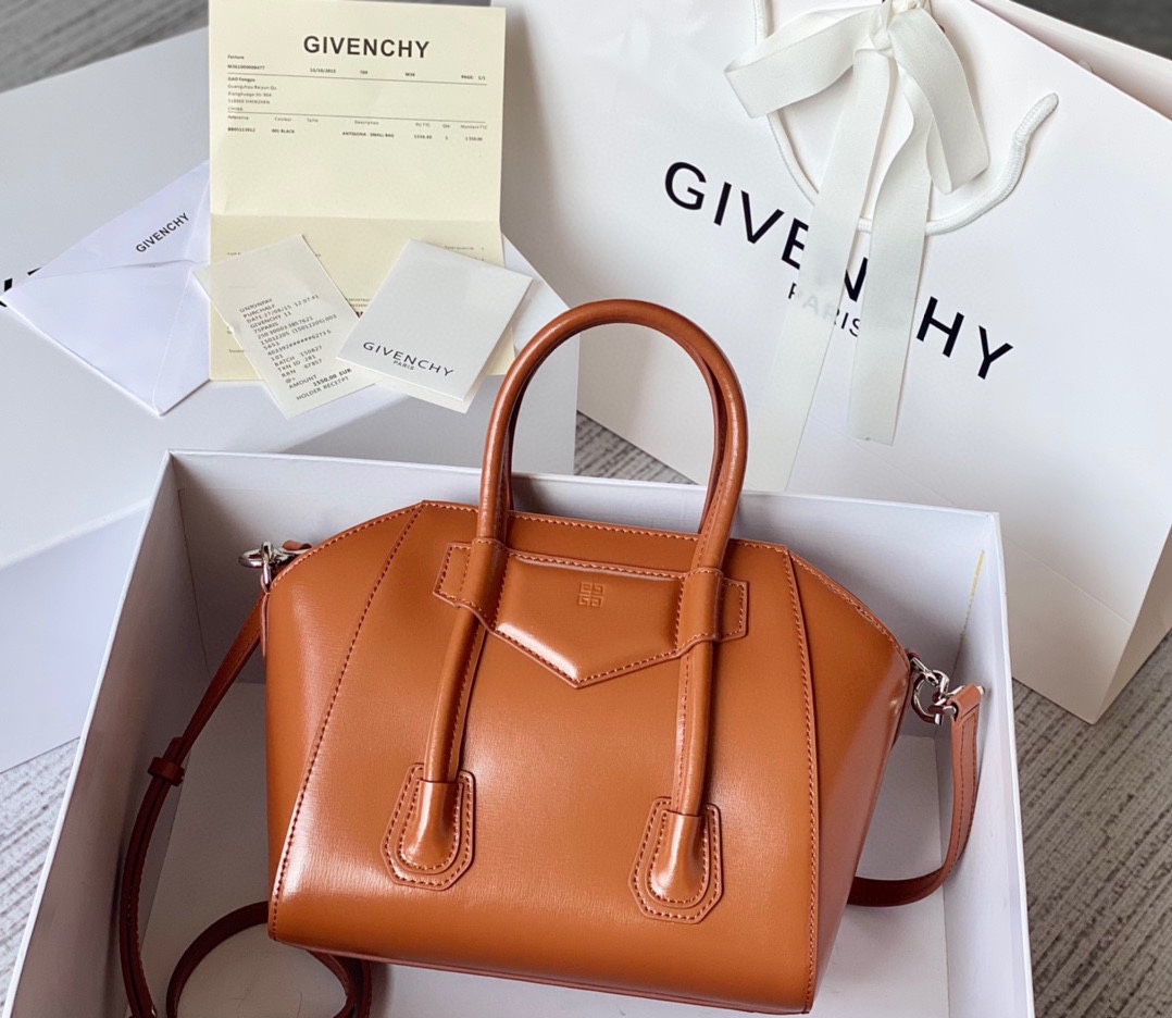Givenchy Antigona Lock Soft