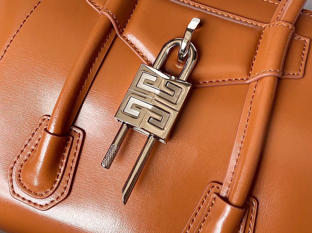 Givenchy Antigona Lock Soft