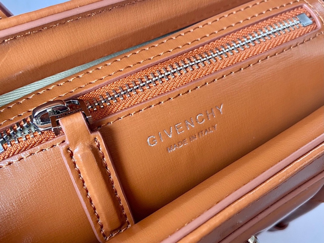 Givenchy Antigona Lock Soft