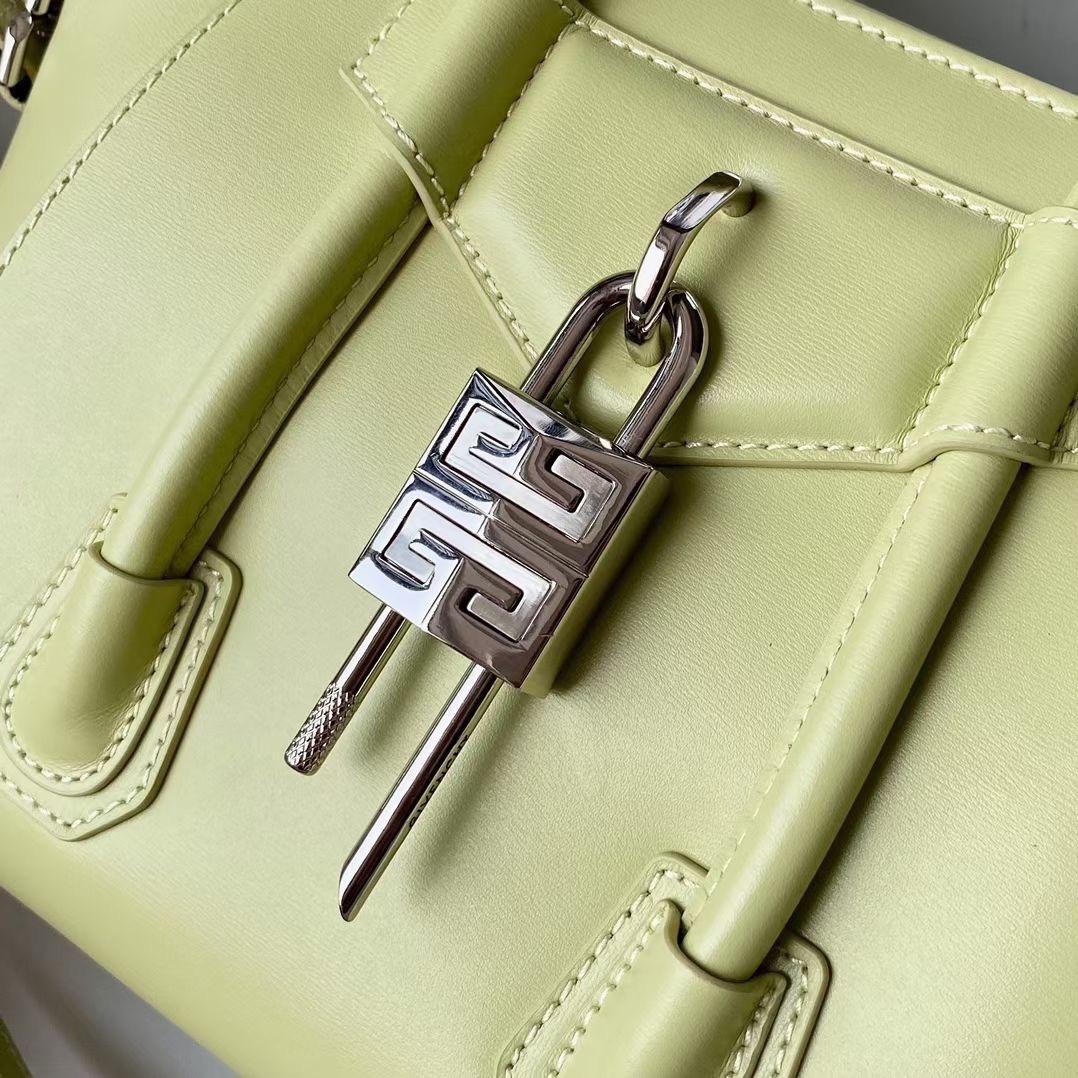 Givenchy Antigona Lock Soft
