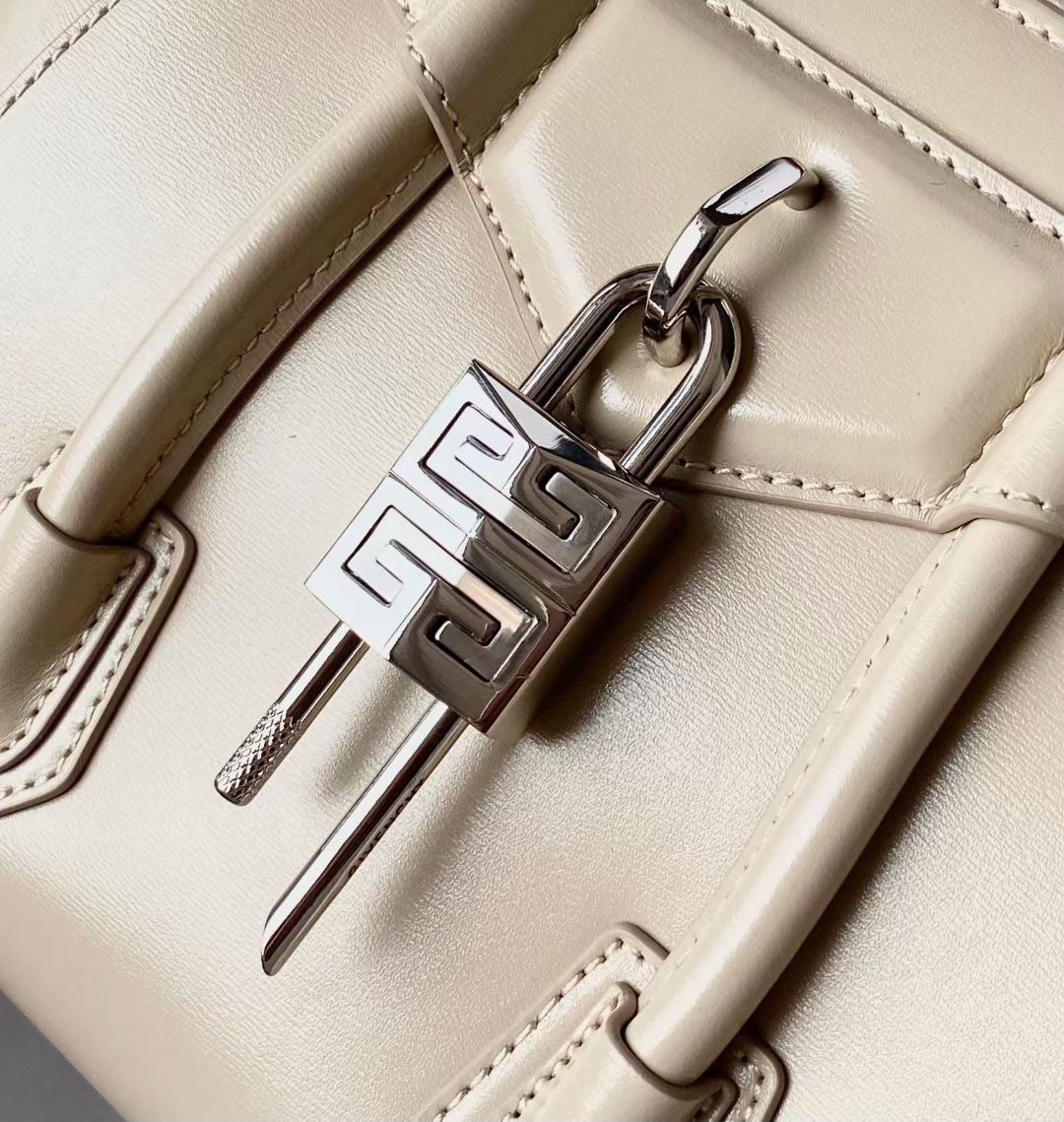 Givenchy Antigona Lock Soft