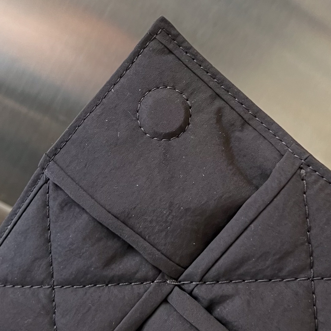 bo*te*ga Ve*ne*ta small padded tech cassette