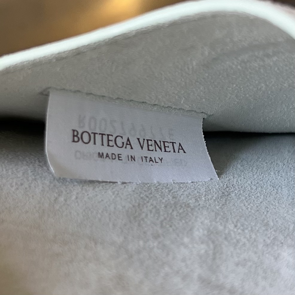 bo*te*ga Ve*ne*ta small drop