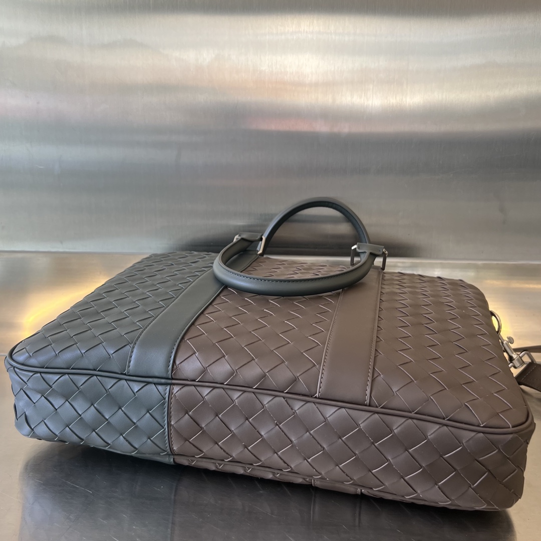 bo*te*ga Ve*ne*ta large intrecciato briefcase