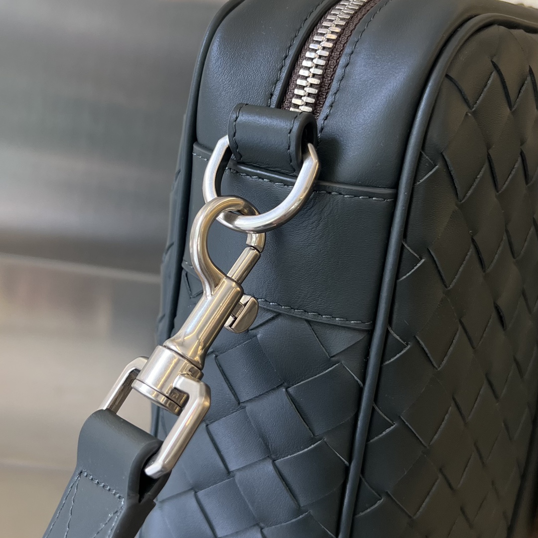 bo*te*ga Ve*ne*ta large intrecciato briefcase