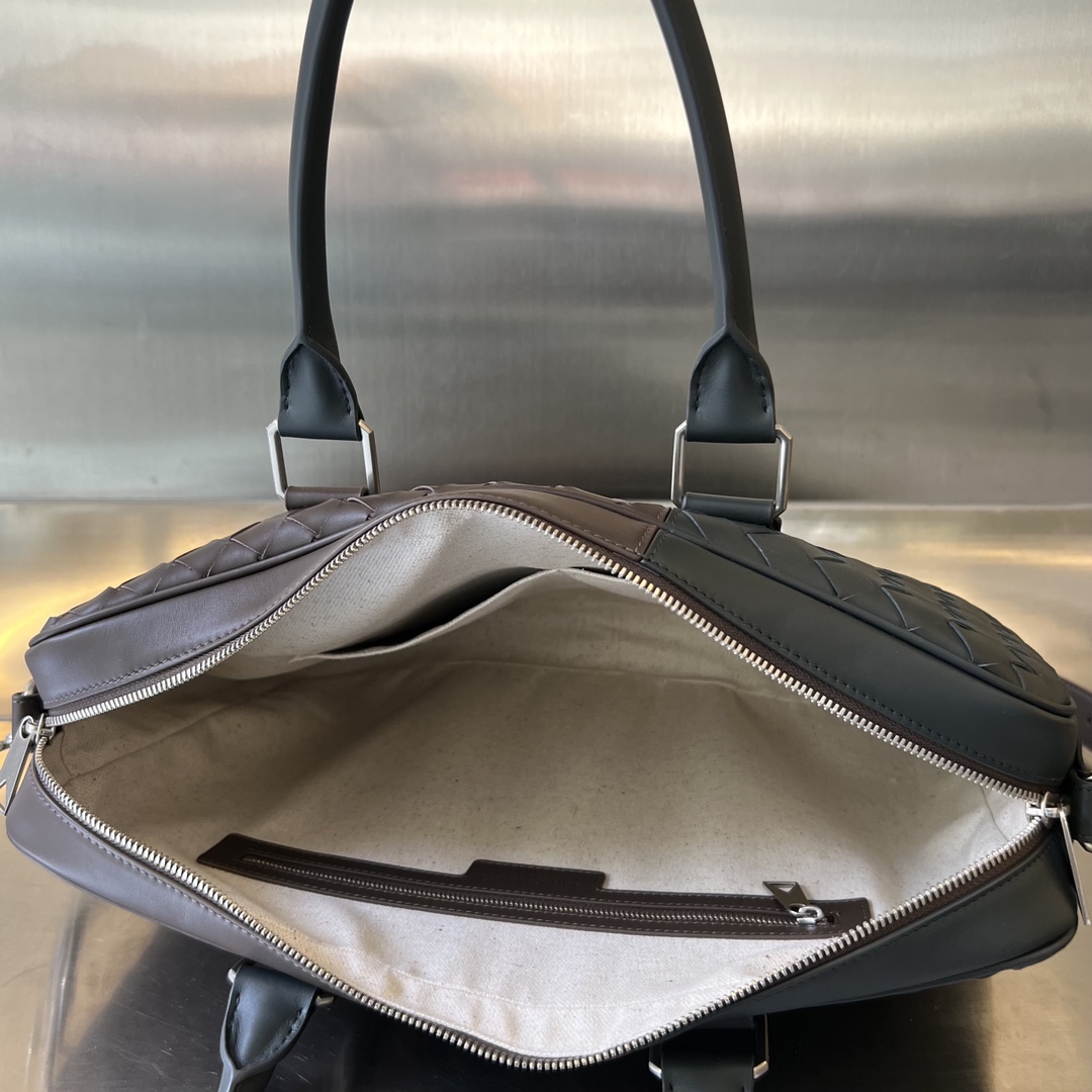 bo*te*ga Ve*ne*ta large intrecciato briefcase