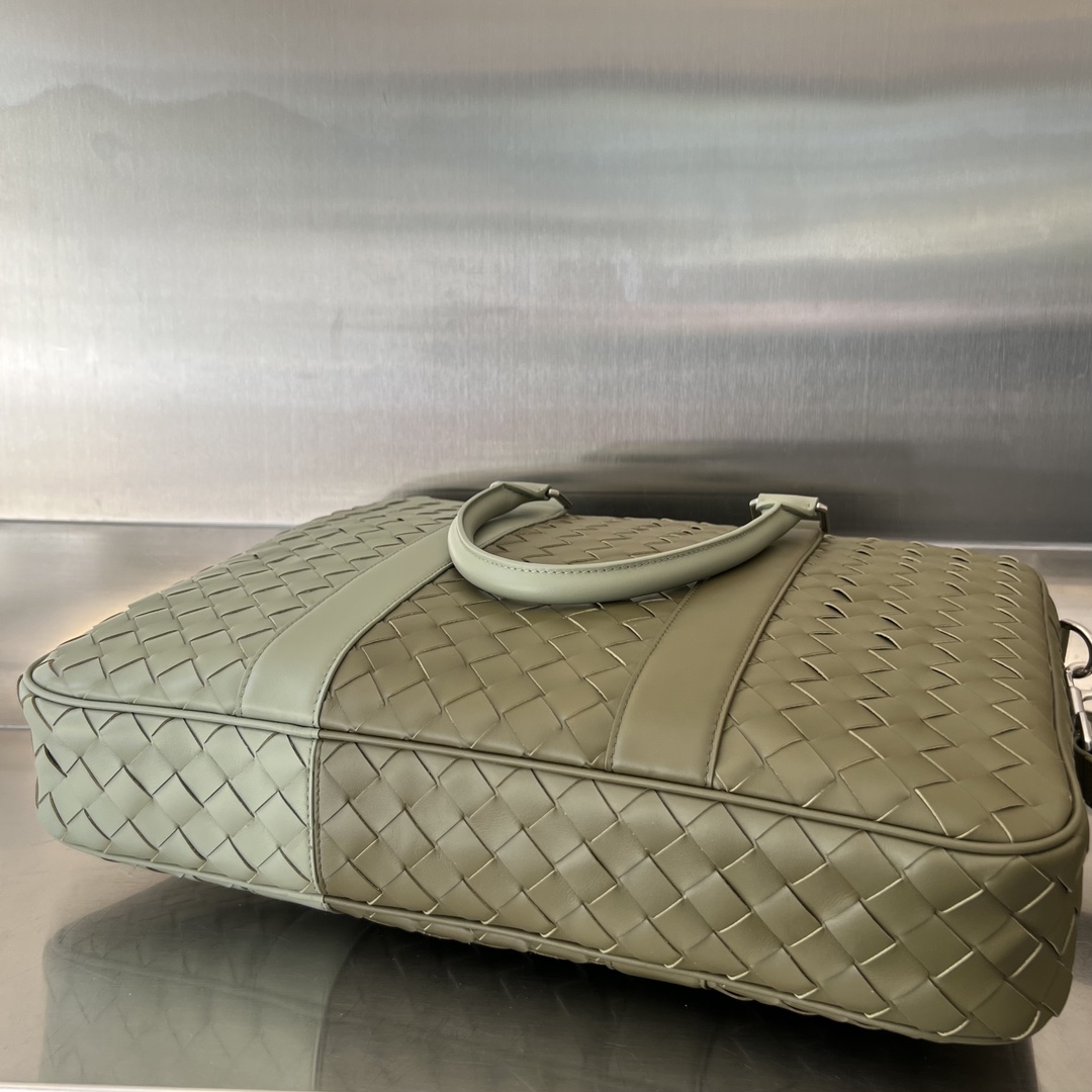 bo*te*ga Ve*ne*ta large intrecciato briefcase