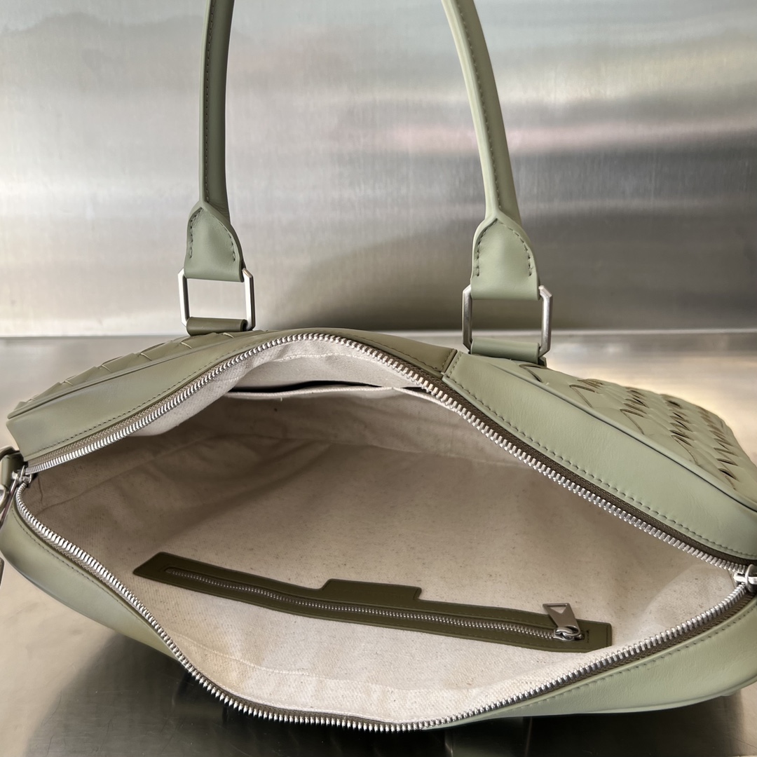 bo*te*ga Ve*ne*ta large intrecciato briefcase