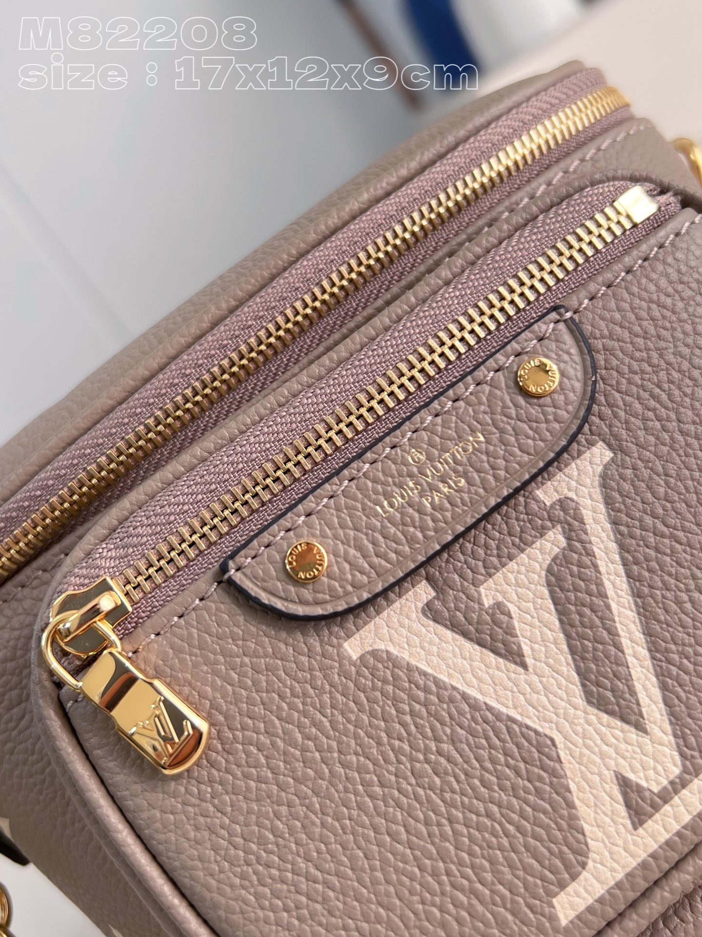 l**is V*t*n mini bumbag