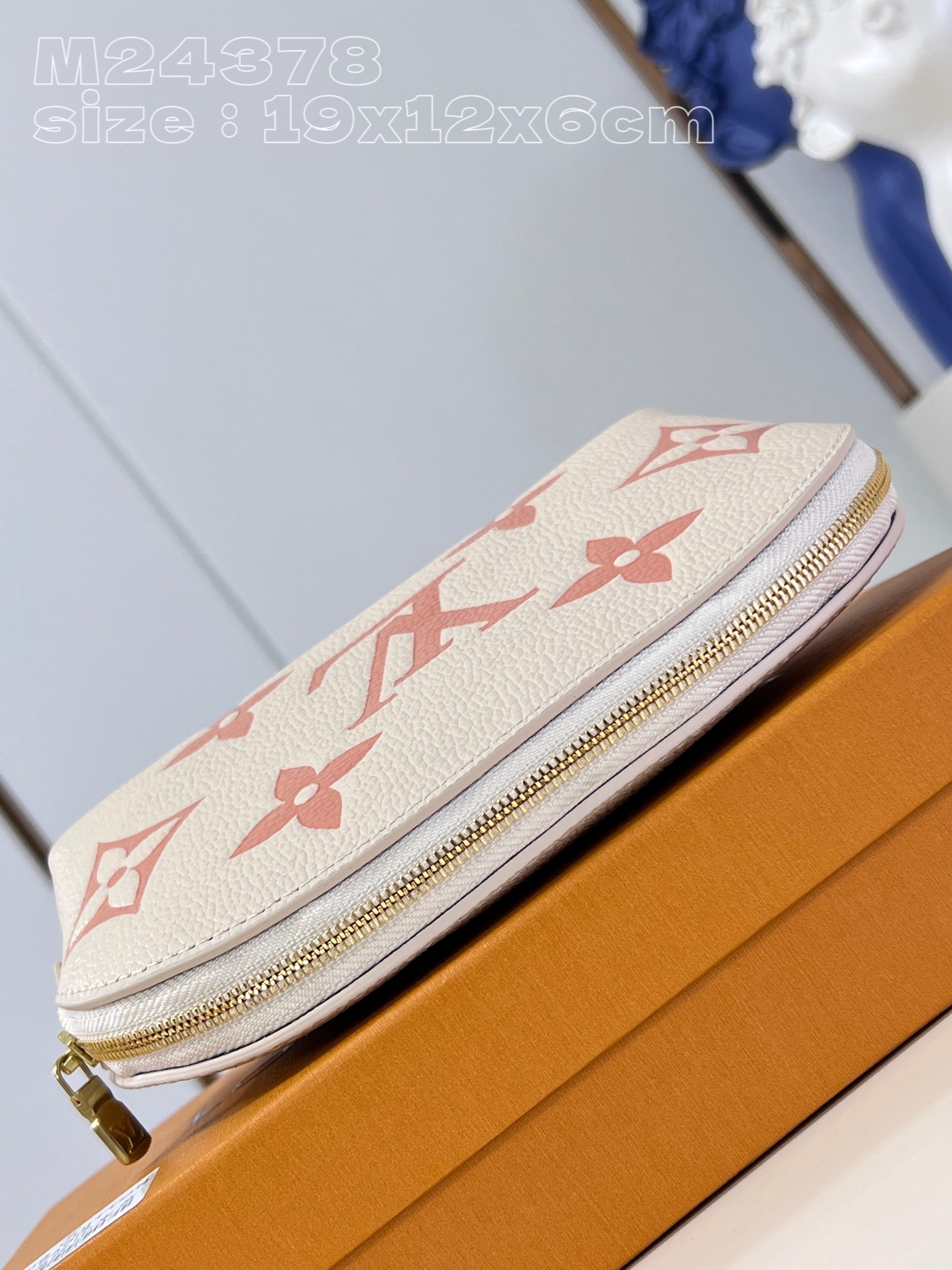 l**is V*t*n pochette cosmetique handbag