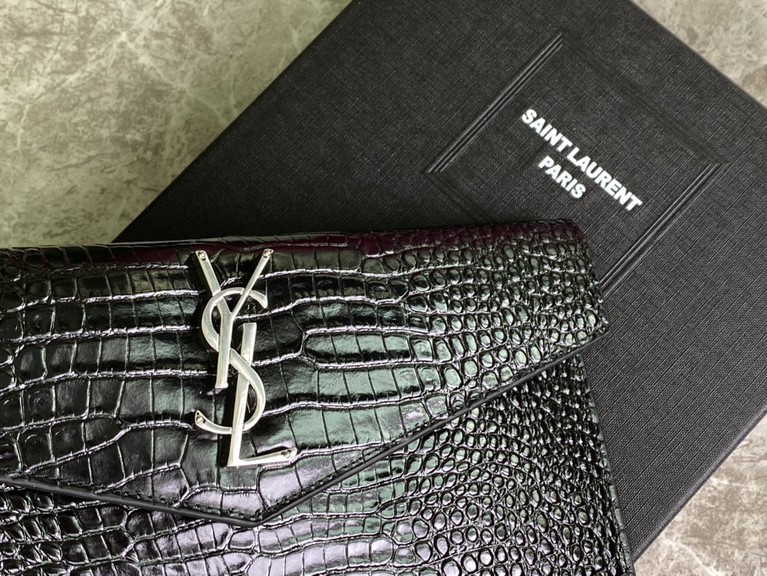 YSL Uptown