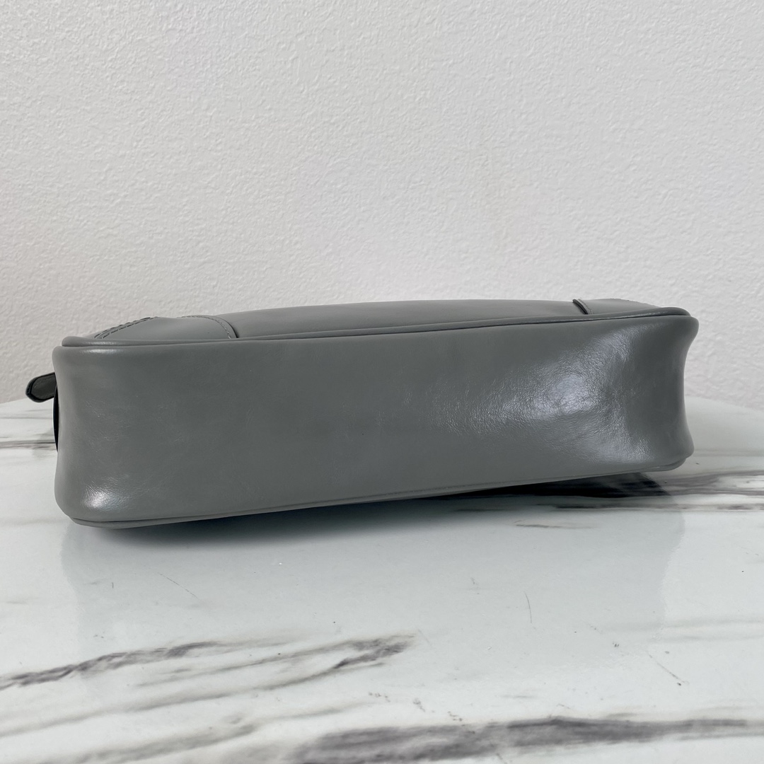 Pra*a re-edition 2002 small leather shoulder bag