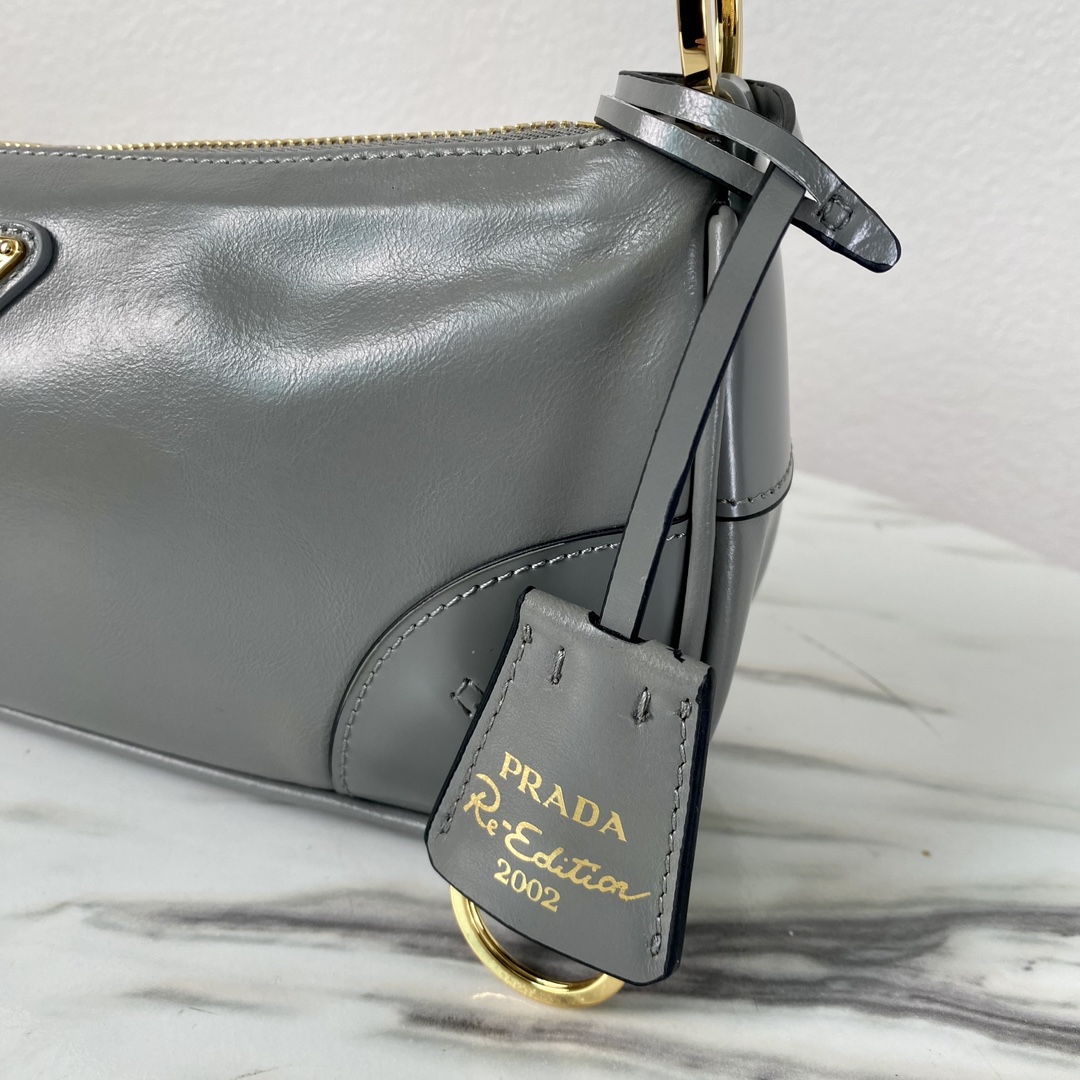 Pra*a re-edition 2002 small leather shoulder bag