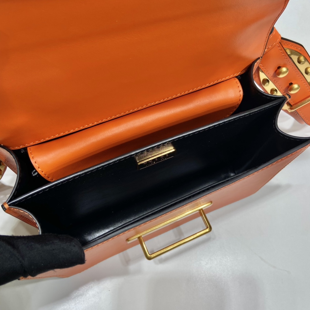 Pra*a cahier leather bag