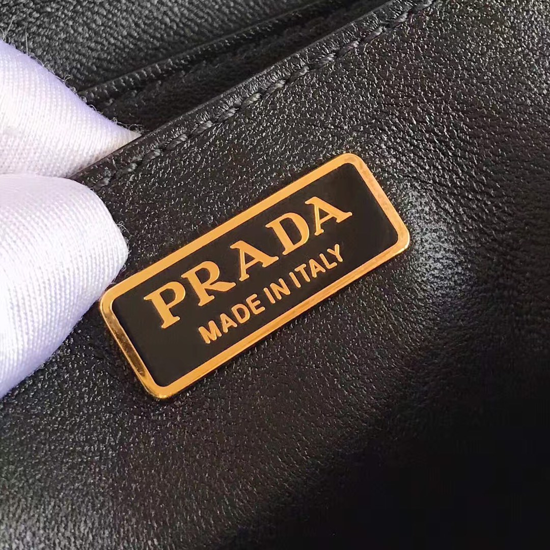Pra*a cahier leather bag