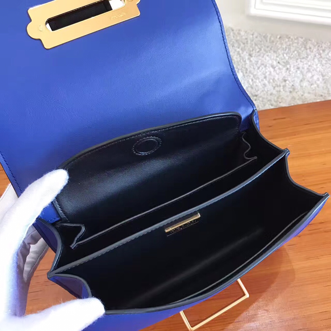 Pra*a cahier leather bag