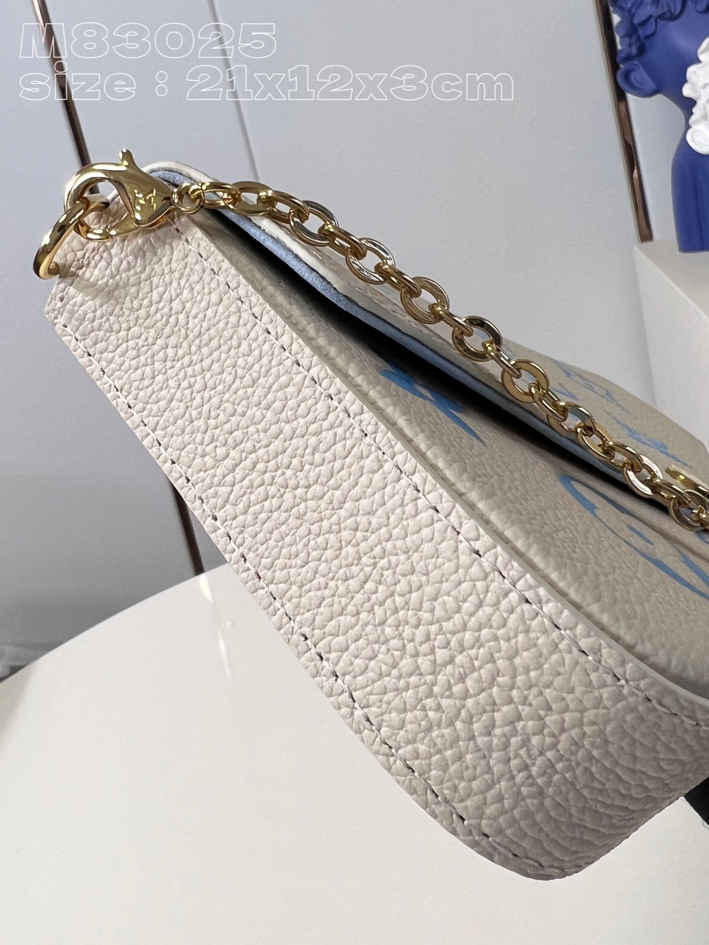 l**is V*t*n félicie pochette