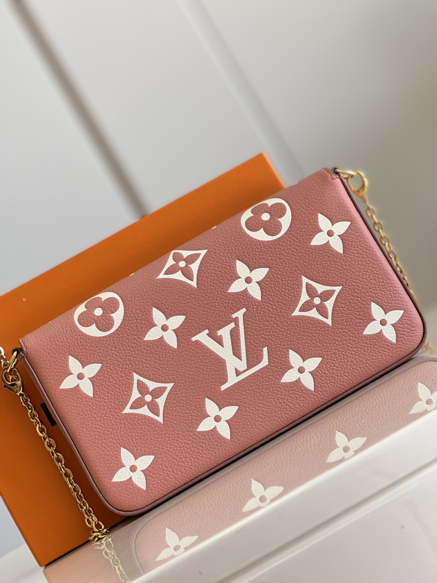 l**is V*t*n félicie pochette