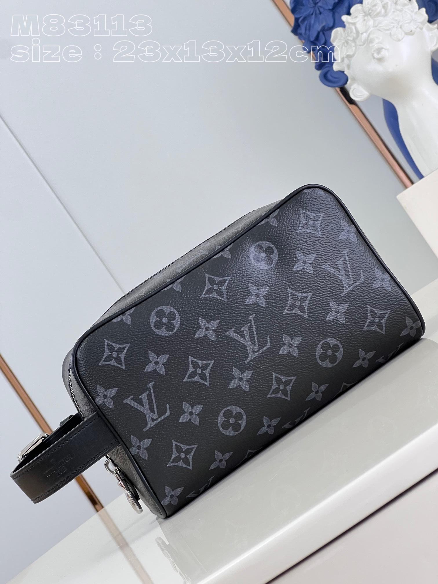 l**is V*t*n locker dopp kit