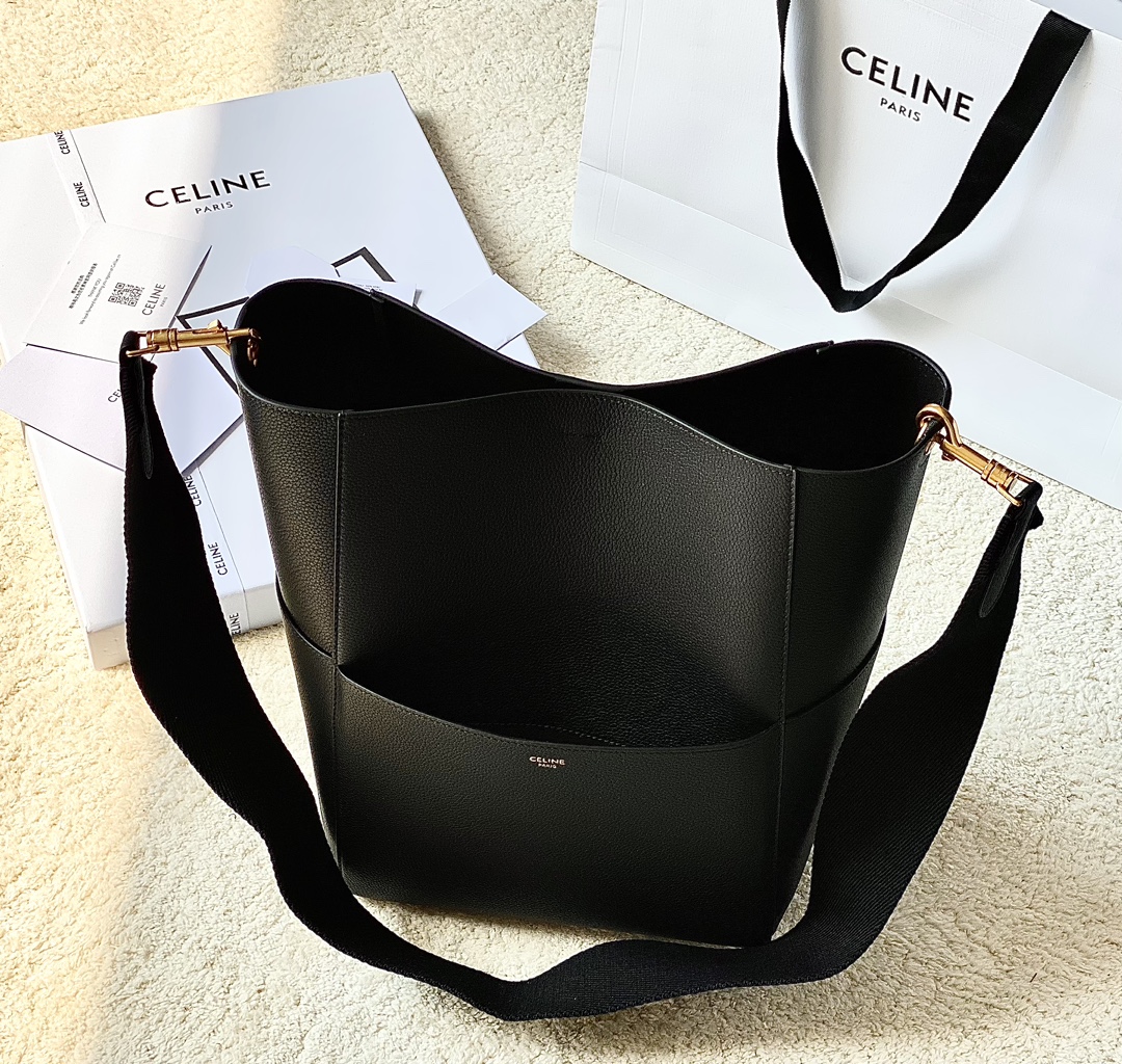 Ce**e sangle bucket bag