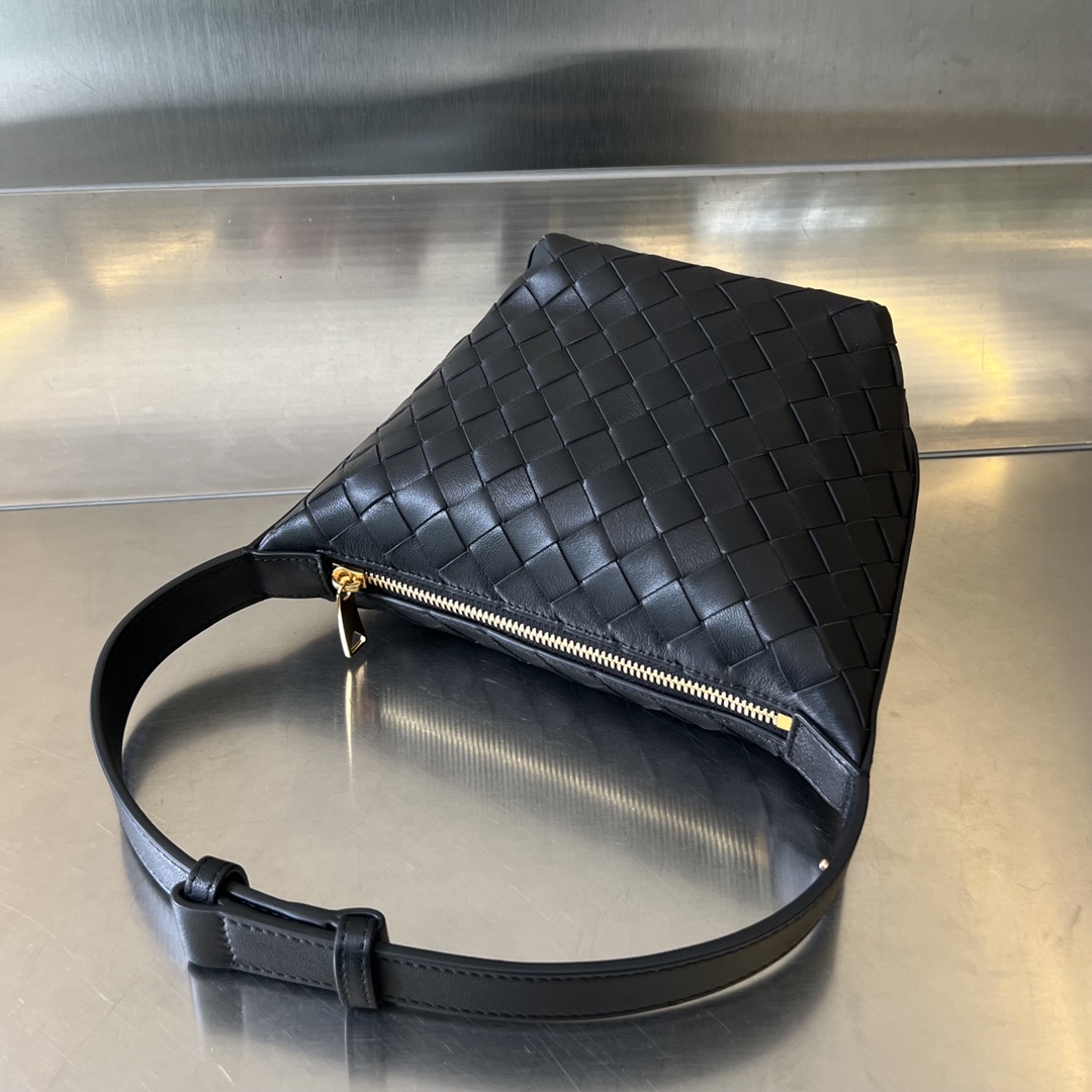 bottga Ve*ne*ta wallace bag