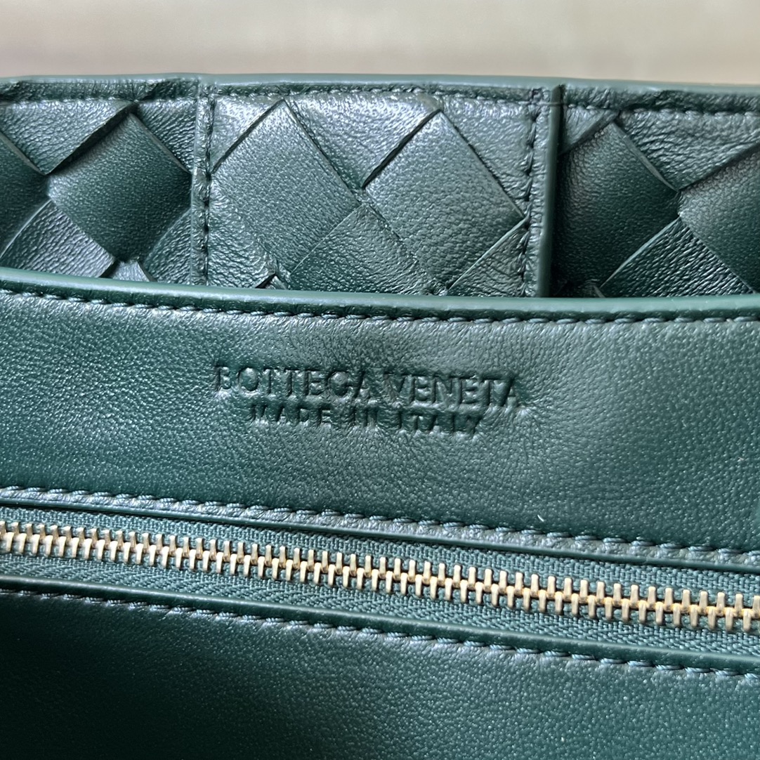 bo*te*ga Ve*ne*ta medium andiamo bag