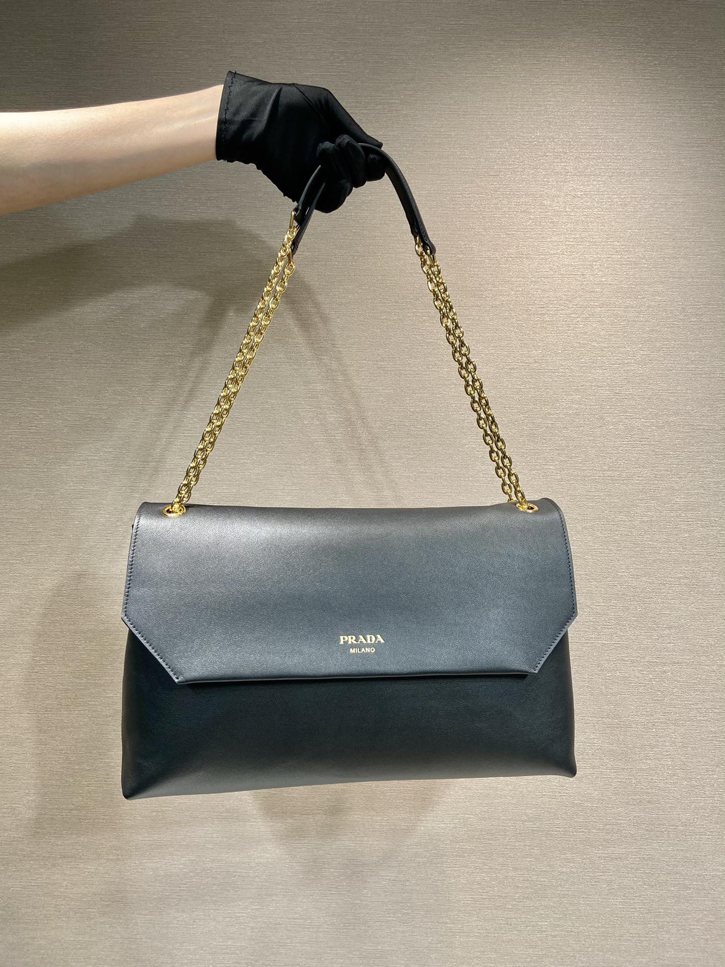 Pra*a leather shoulder bag