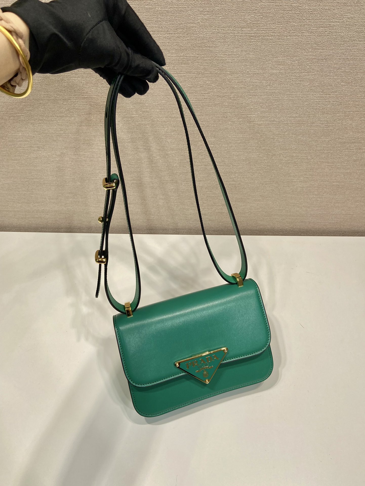 Pra*a emblème leather bag