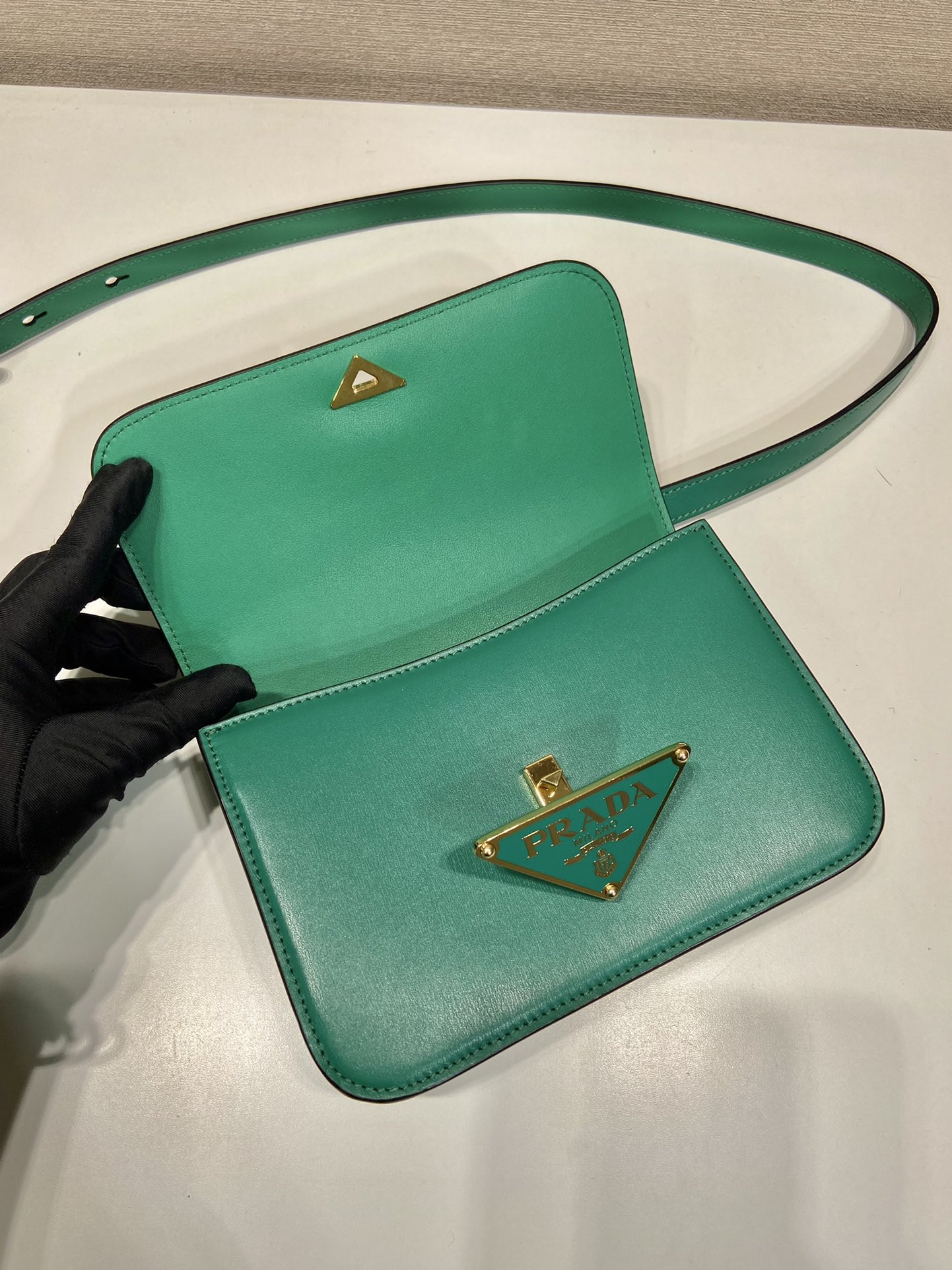 Pra*a emblème leather bag