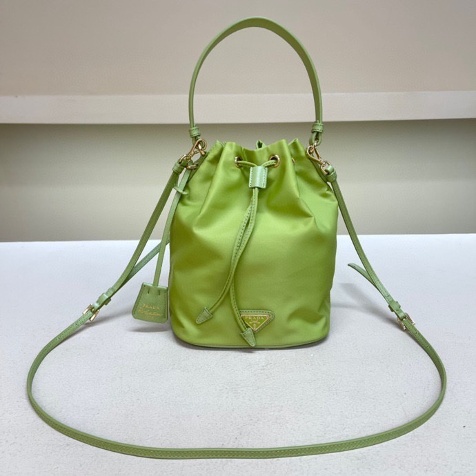 Pra*a re-edition 1978 re-nylon bag