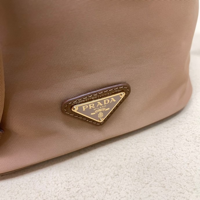 Pra*a re-edition 1978 re-nylon bag