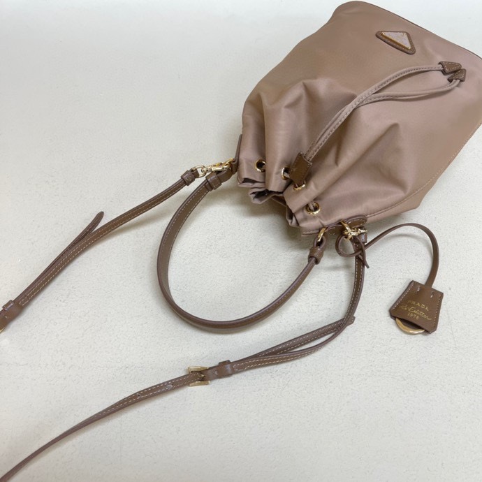 Pra*a re-edition 1978 re-nylon bag