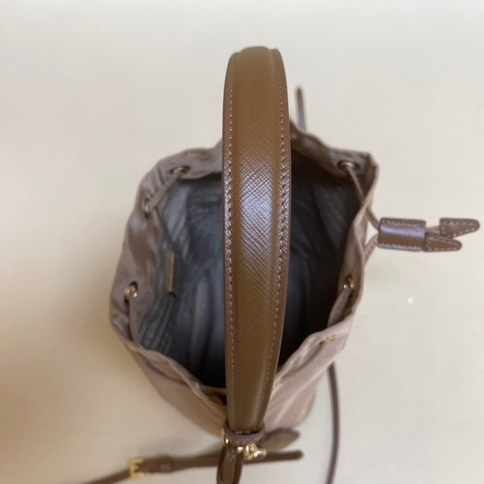 Pra*a re-edition 1978 re-nylon bag