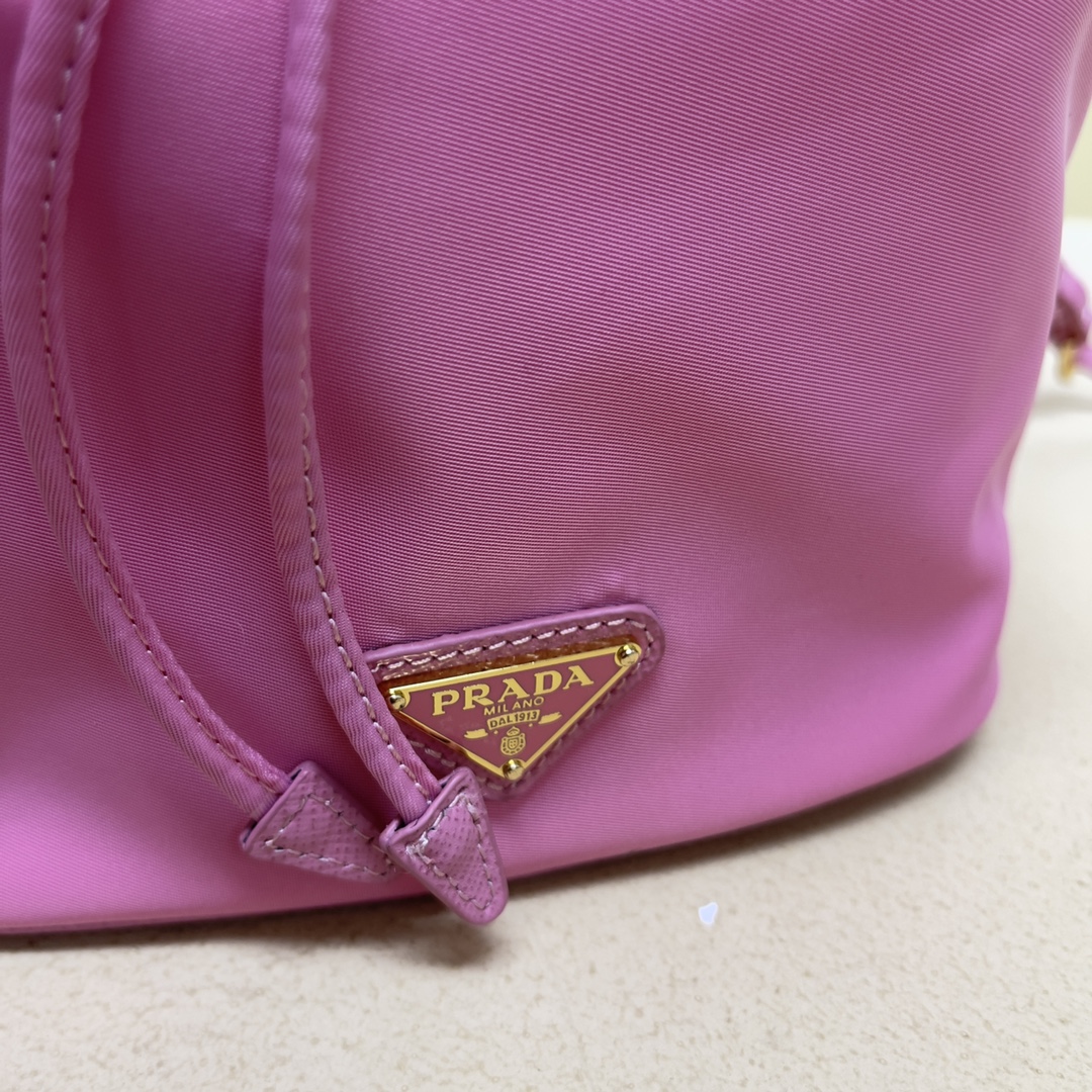 Pra*a re-edition 1978 re-nylon bag