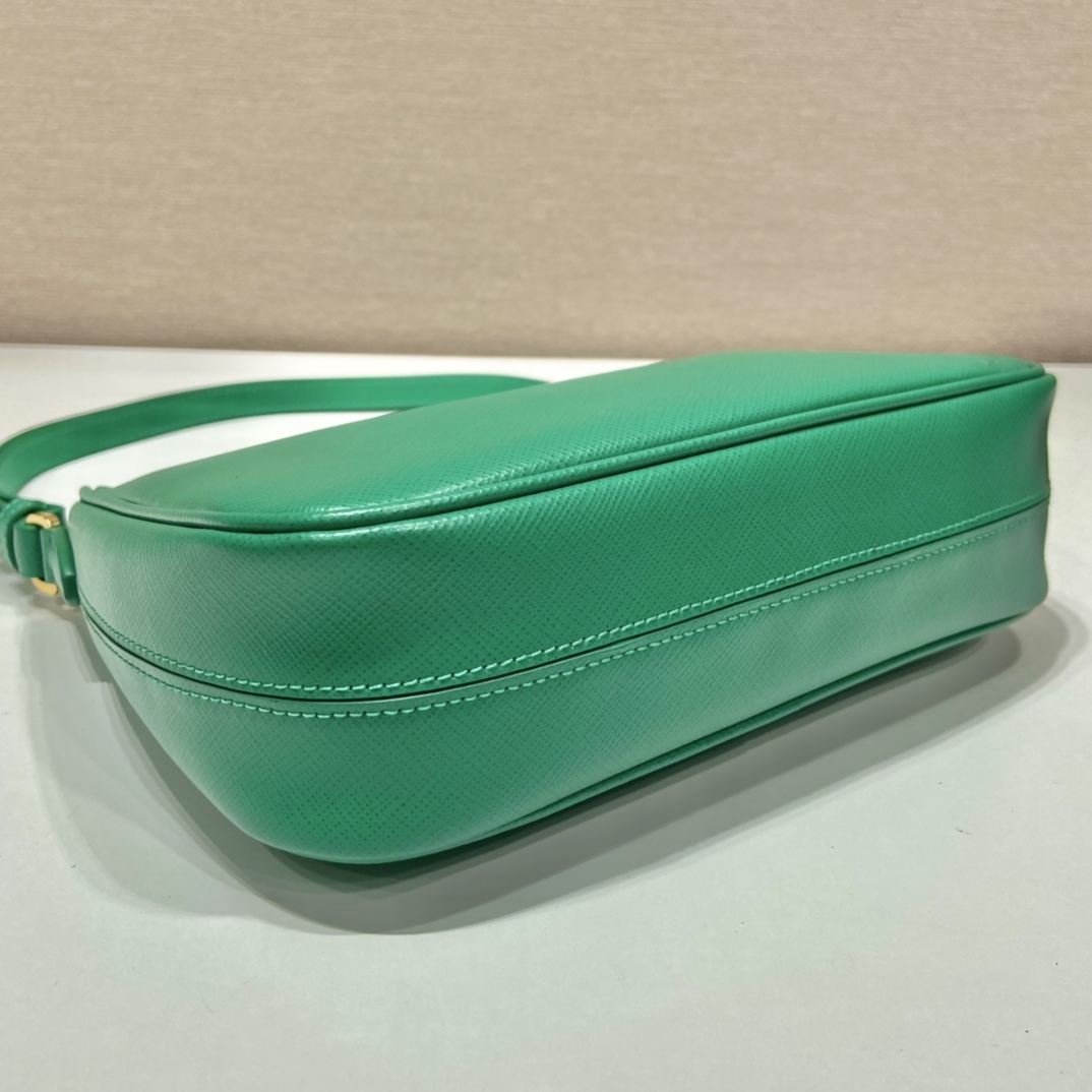 Pra*a hobo bag