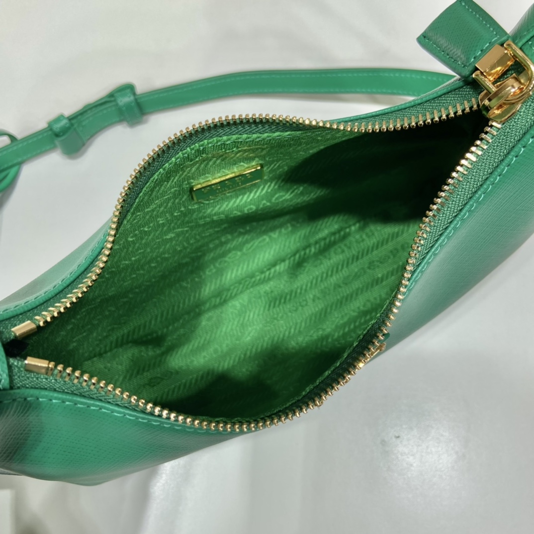 Pra*a hobo bag
