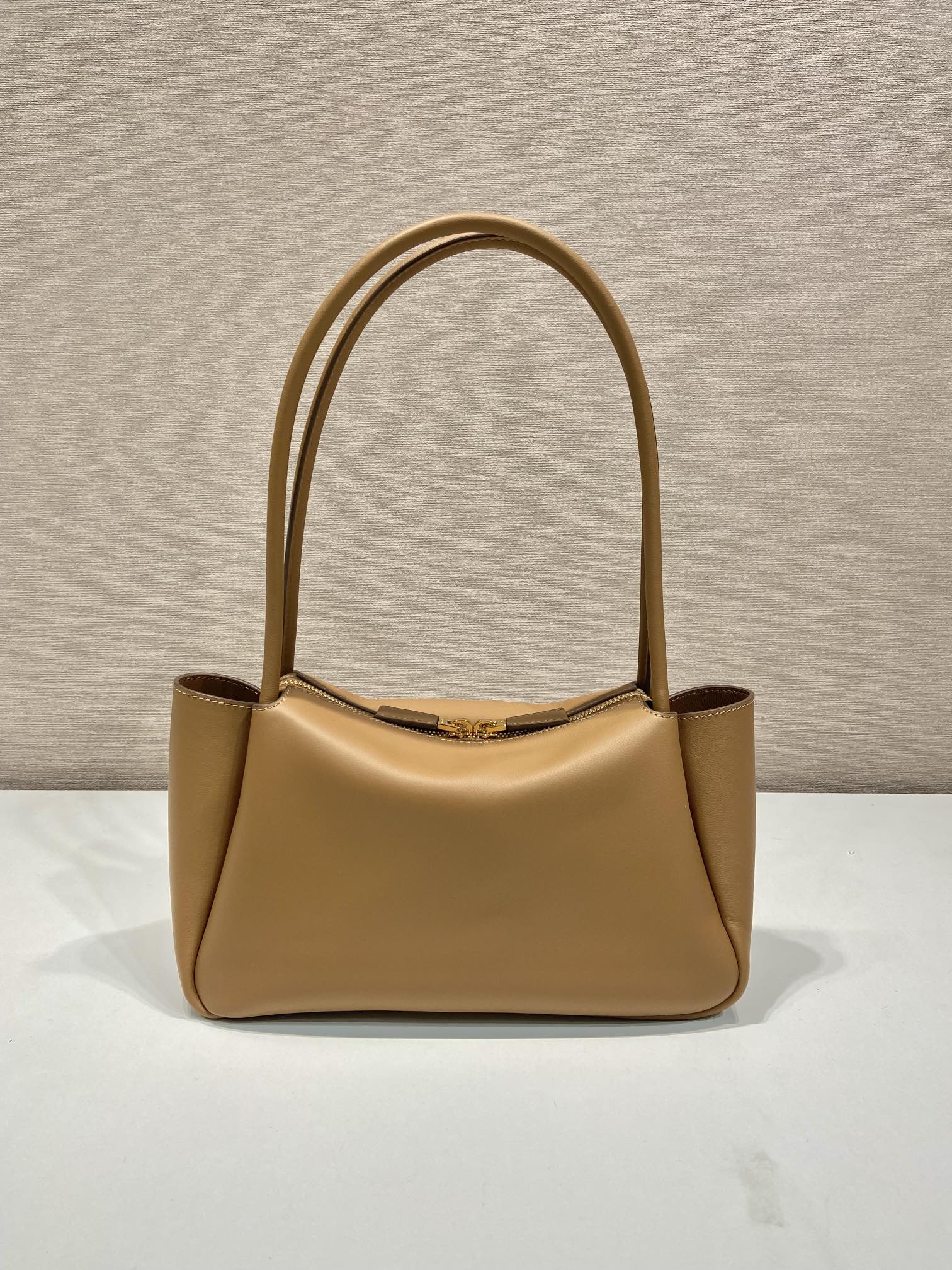 Pra*a medium leather handbag