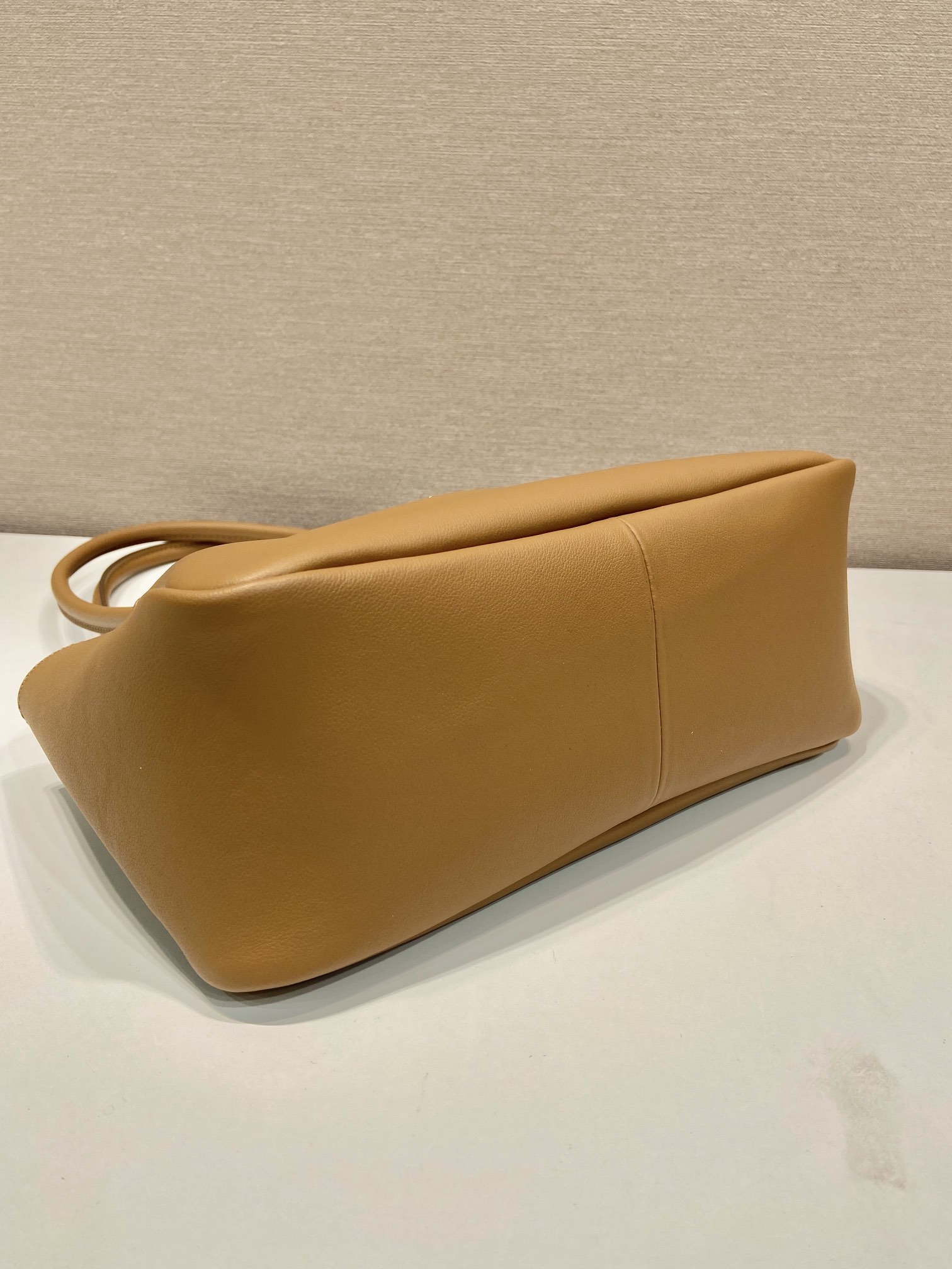 Pra*a medium leather handbag