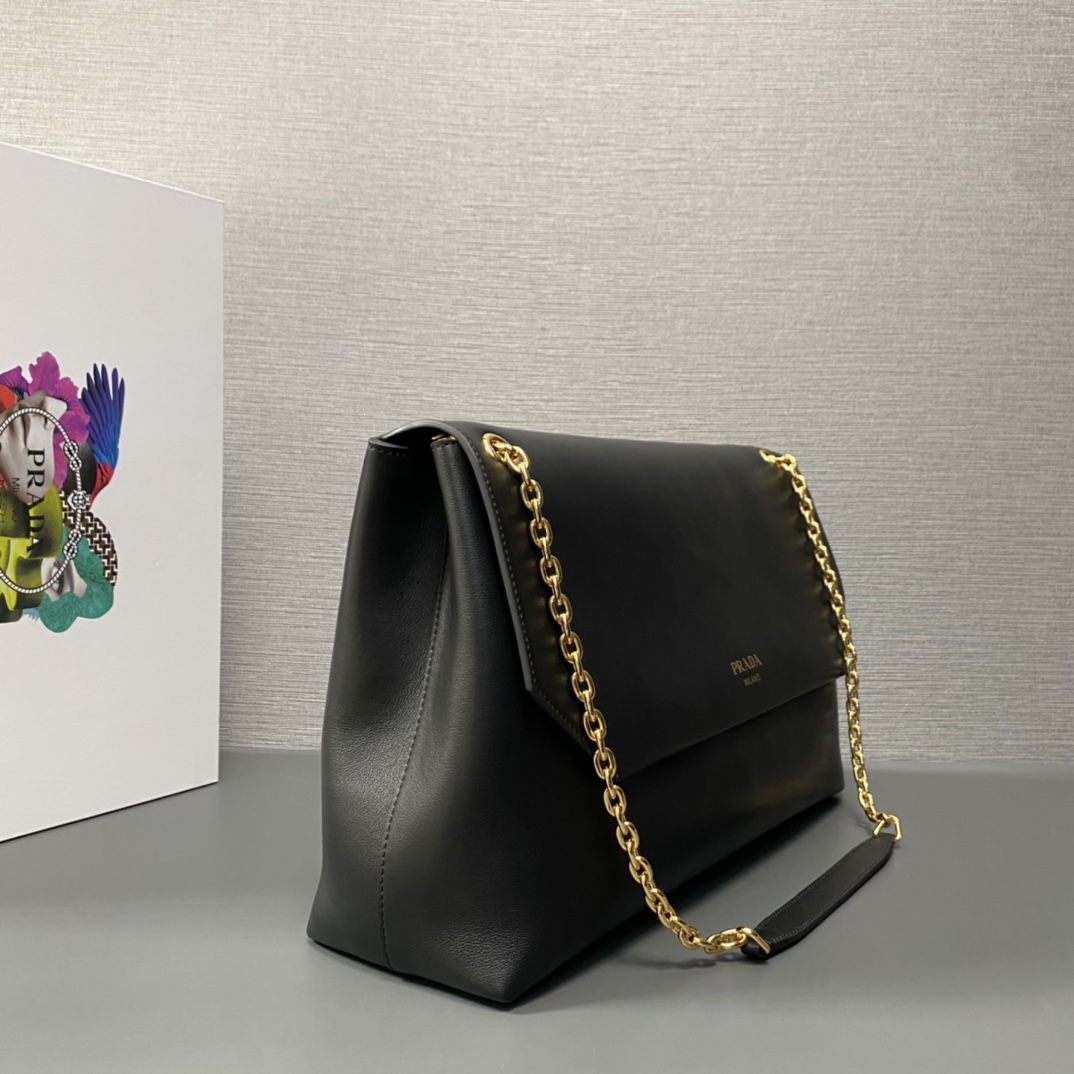 Pra*a large leather shoulder bag