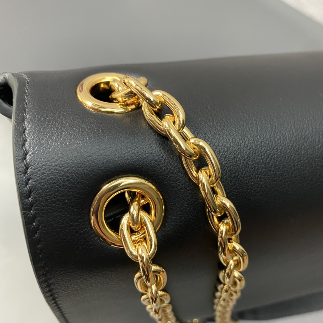 Pra*a large leather shoulder bag
