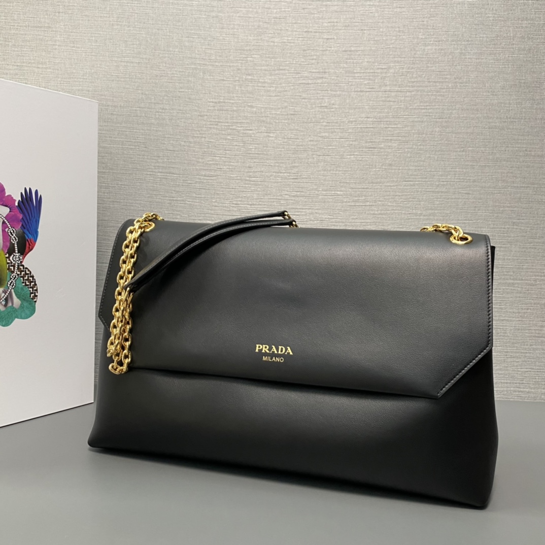 Pra*a large leather shoulder bag