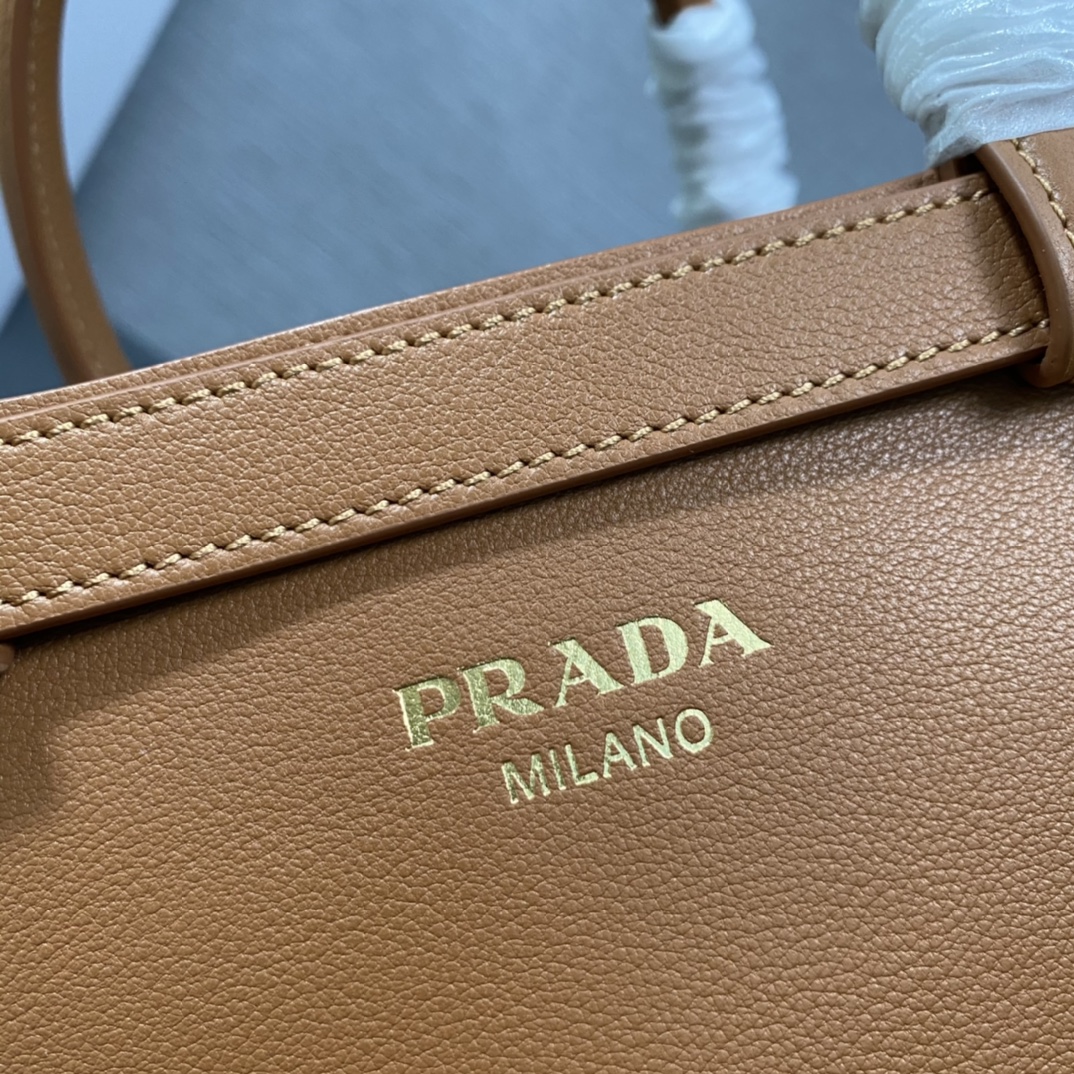 Pra*a buckle small leather handbag with double belt