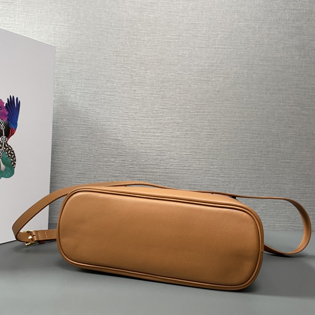 Pra*a buckle small leather handbag with double belt