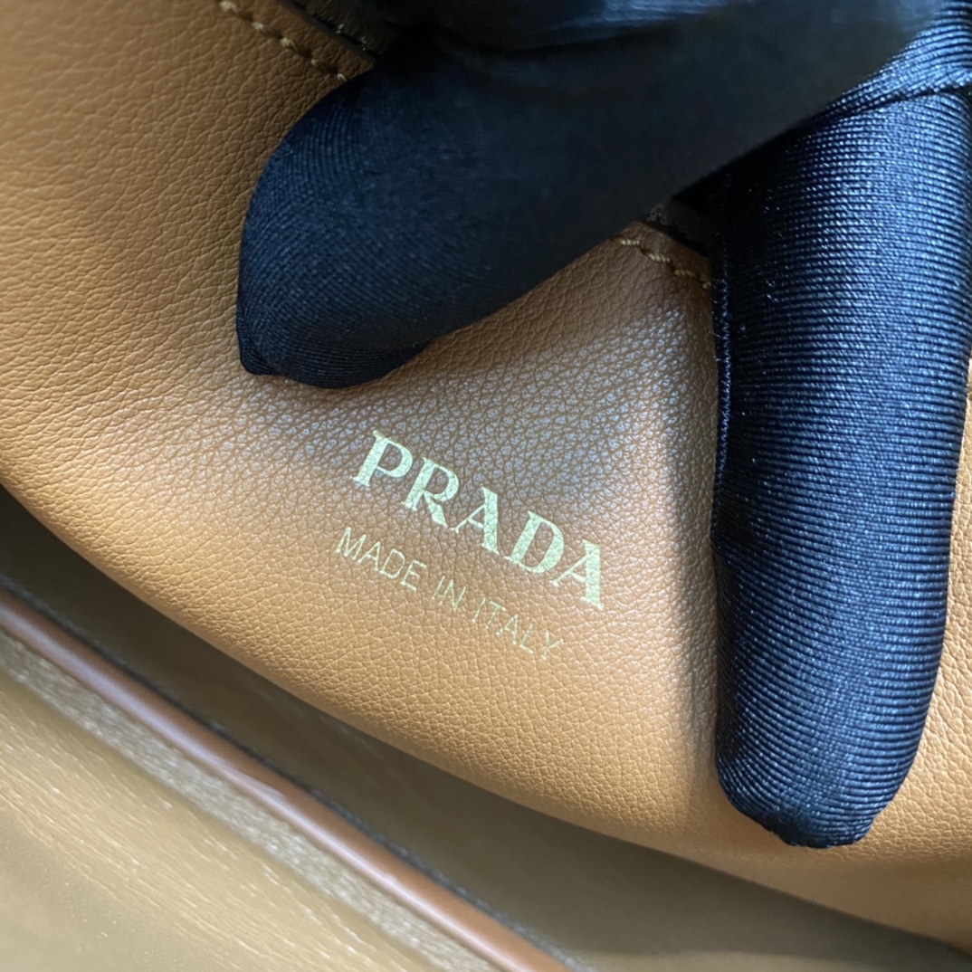 Pra*a buckle small leather handbag with double belt