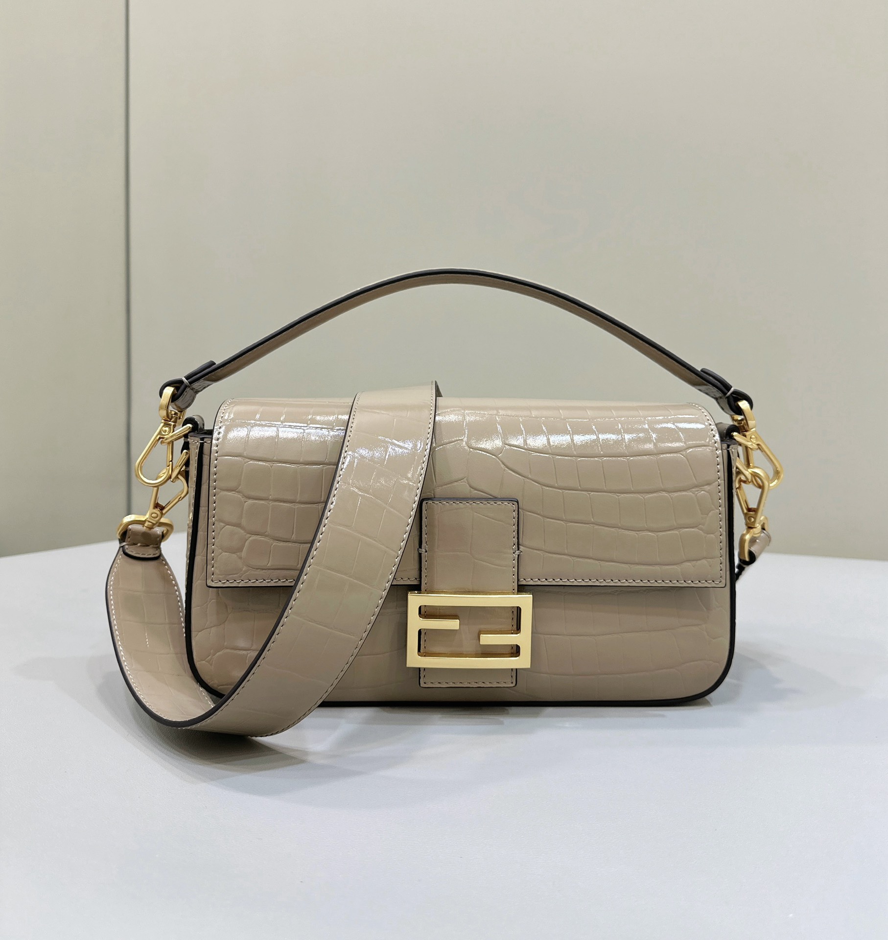 F**di baguette medium bag